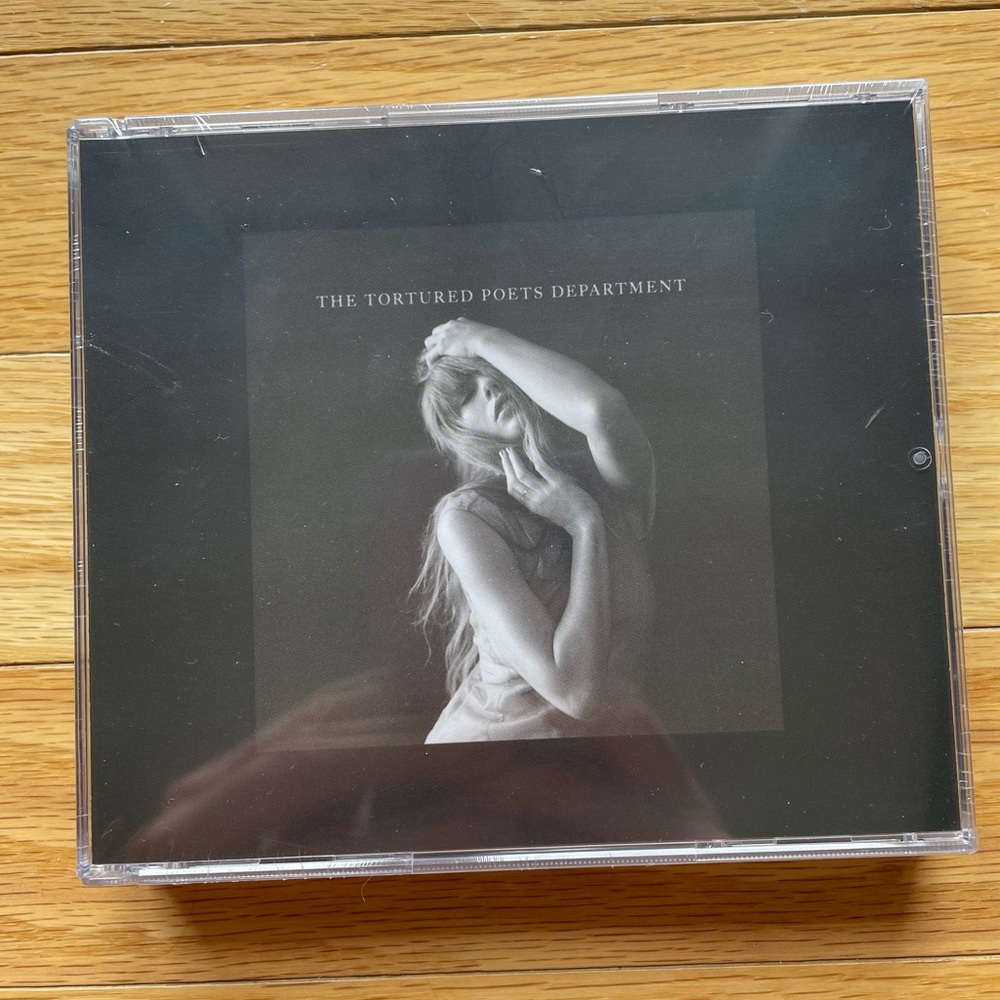 The Tortured Poets Department Collector’s Edition Deluxe CD “The Black Dog”